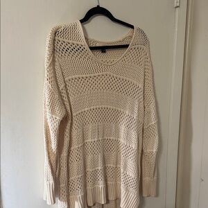 Universal Thread Cream V-Neck Sweater